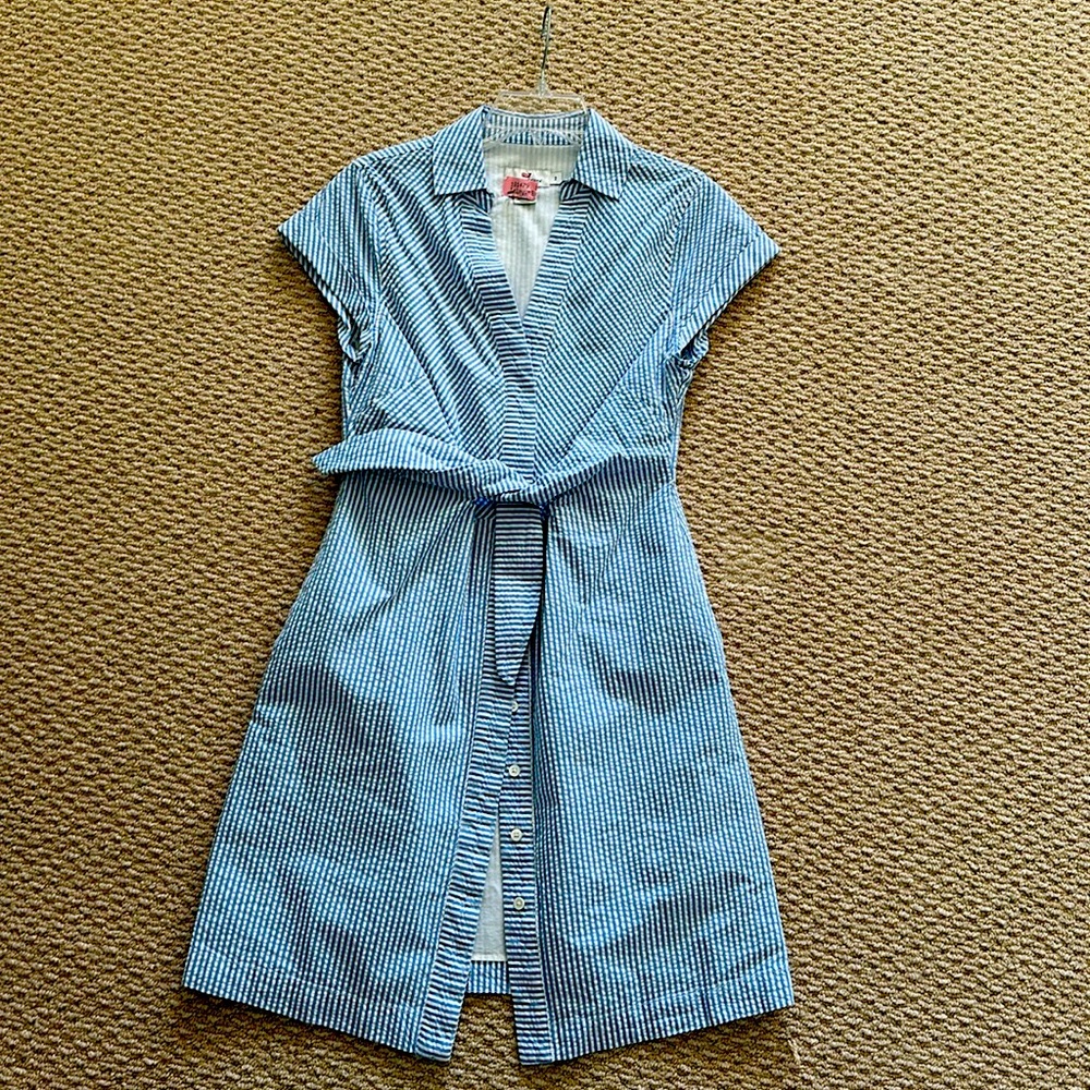 Women’s Vineyard Vines Seersucker dress with tie detail at the waist.